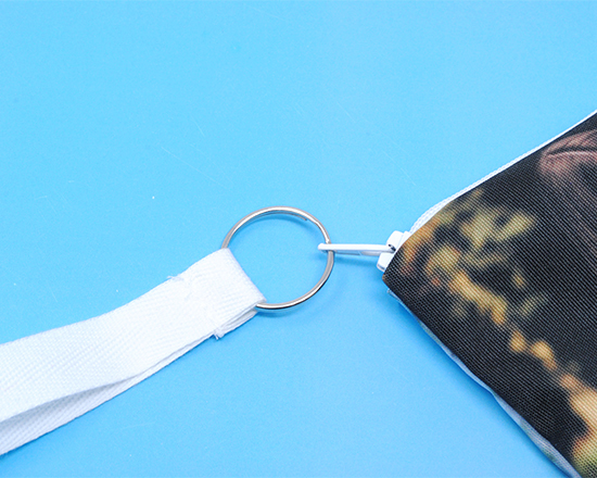 Pochette con laccetto in tessuto