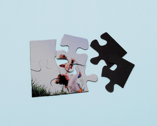 puzzle magnetico con particolare retro pezzi