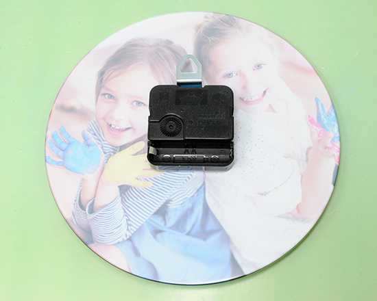 Dettaglio del retro orologio in vetro