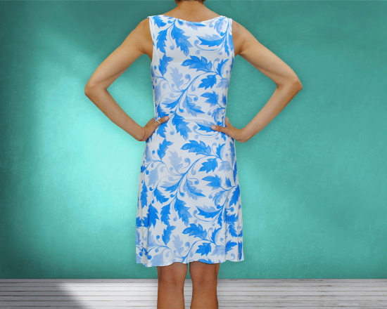 Retro vestito smanicato con stampa floreale