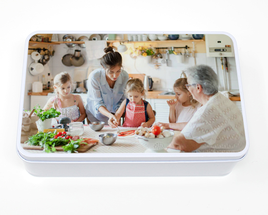 Scatola in latta rettangolare con foto di famiglia