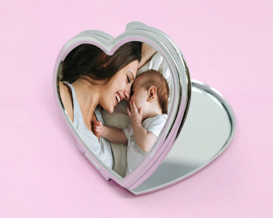 Specchietto cuore con mamma e figlio