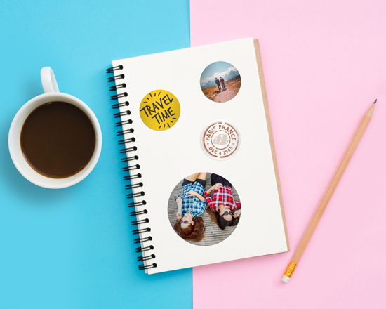 Adesivi tondi grandi e piccoli personalizzati