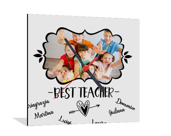 Foto orologio con cornice nera con cuore