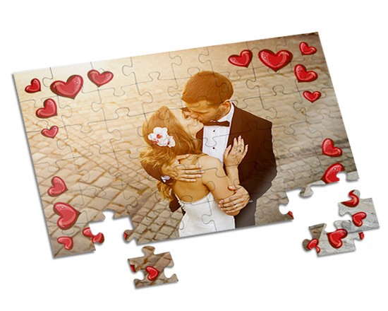 Cuori rossi su puzzle A4