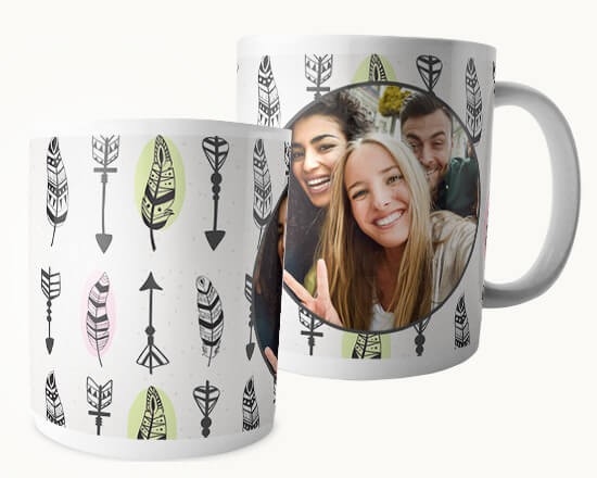 Tazza panoramica con frecce e piume