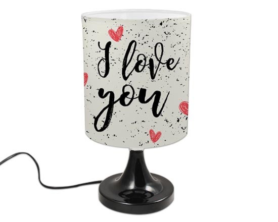 lampada con paralume con scritte e cuori