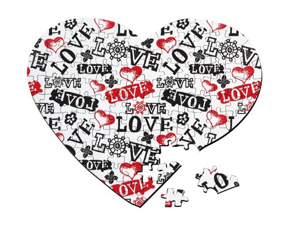 Puzzle a forma di cuore con scritte