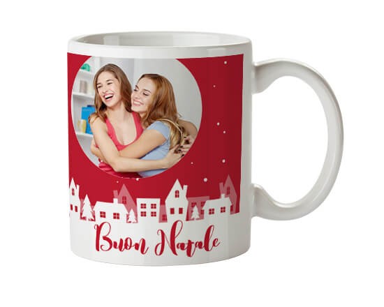 Tazza di natale con grafica nel colore rosso