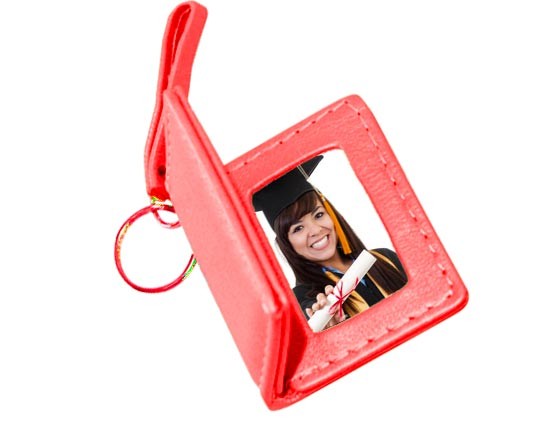 Portachiavi a libro color rosso, ideale per le feste di laurea