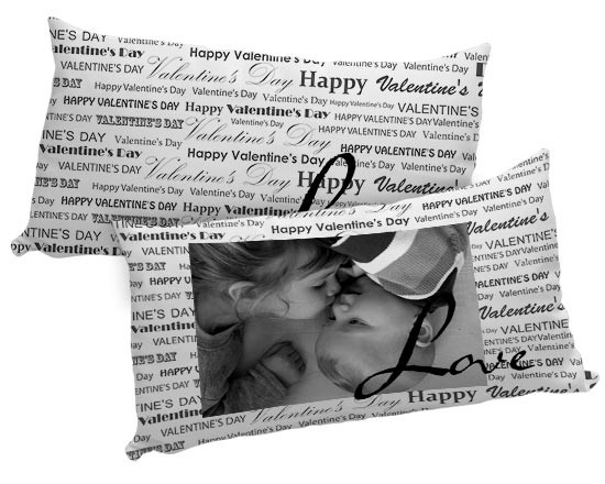 Il cuscino con grafica dalle scritte di San Valentino