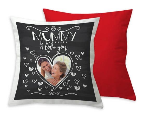 Cuscino con cuori bianchi e scritta