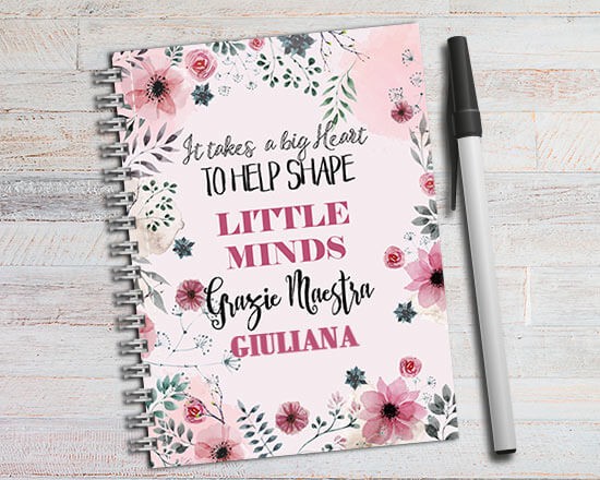 Agenda personalizzata con grafica con fiori