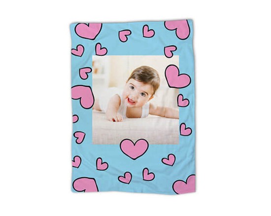 cuori rosa stampati sulla coperta baby