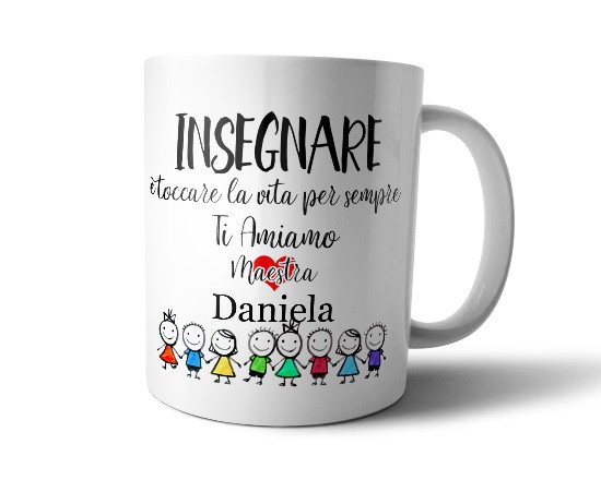 Tazza con bambini stilizzati e scritta