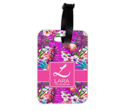 Una grafica floreale abbinata al colore fucsia