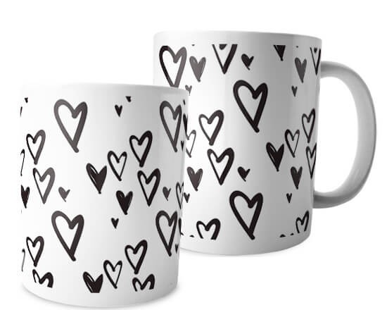 Tazza panoramica con cuori neri