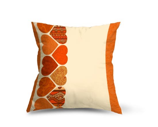 Cuscino in pile decorato dalla federa dai cuori arancio