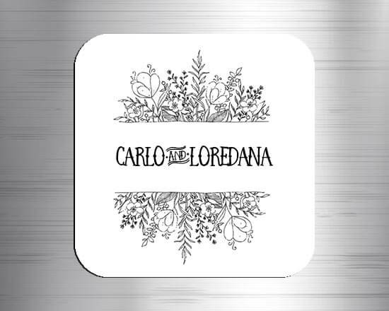 Calamita quadrata con fiori neri
