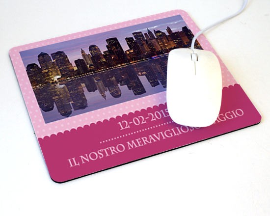 La grafica rosa e magenta per il mousepad