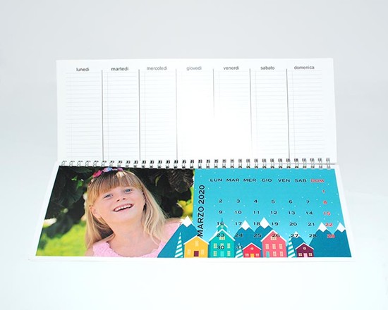Un originale calendario con grafica colorata