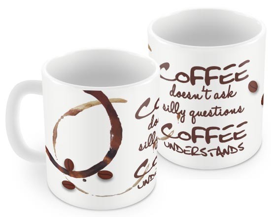 Tazza con scritta marrone e chicchi di caffè