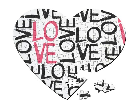 Foto puzzle cuore con scritte nere e rosa