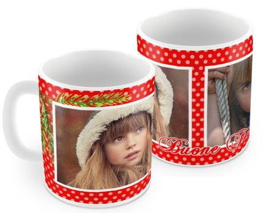 La grafica a pois con bacche natalizie per la tazza