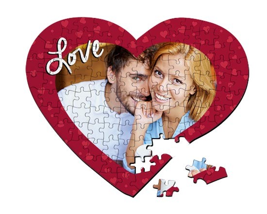 Foto puzzle a cuore con grafica rossa