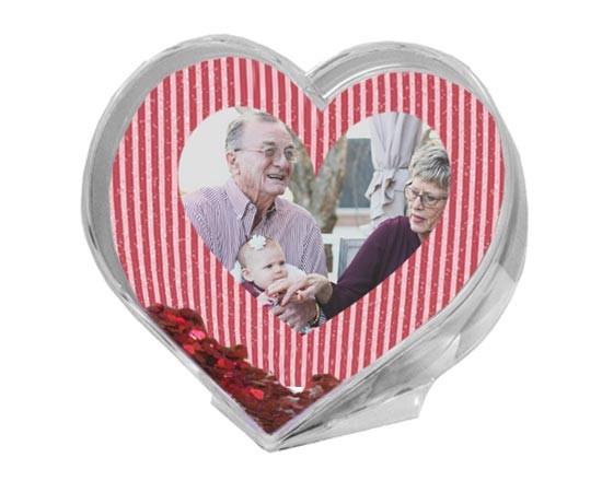 Una meravigliosa grafica romantica a forma di cuore