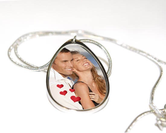 collana a forma di goccia con cuori rossi