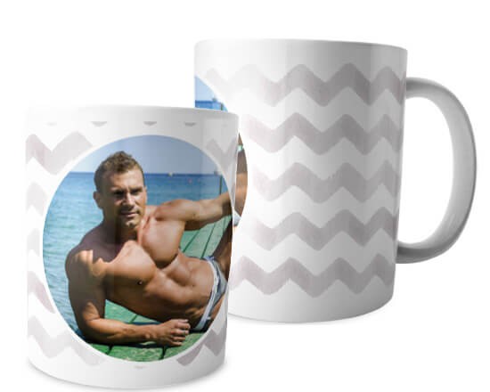 tazza con grafica a zig zag nel colore grigio