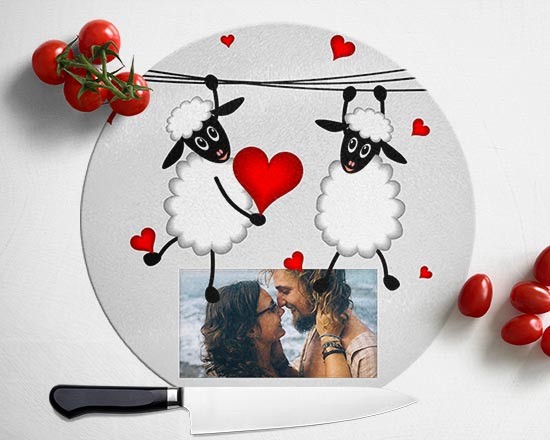 Dolci pecorelle su tagliere rotondo