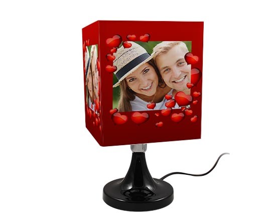 Paralume con cornice rossa e cuori