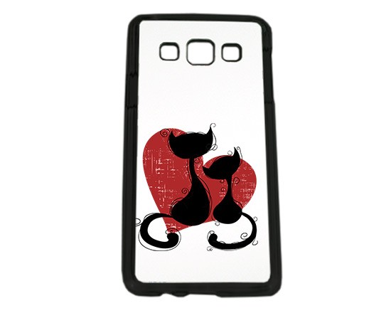 I piccoli gattini con il cuore rosso per la tua grafica