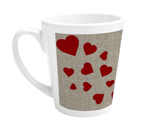 Una grafica piena di cuori per la tazza da colazione