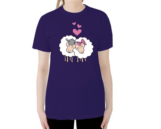 T-shirt viola con stampa di pecorelle innamorate