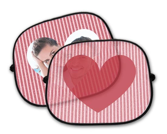 Un romantico parasole con cuore rosse e strisce