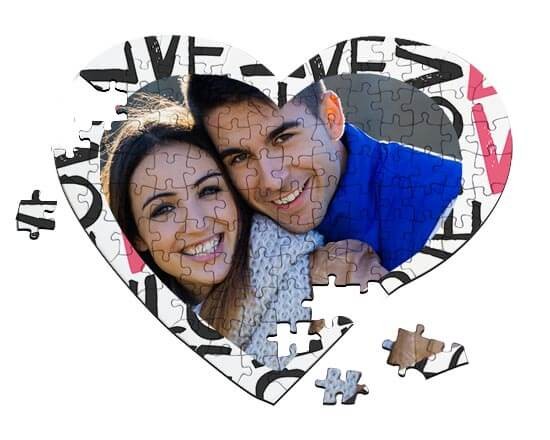 Puzzle cuore con scritte d'amore