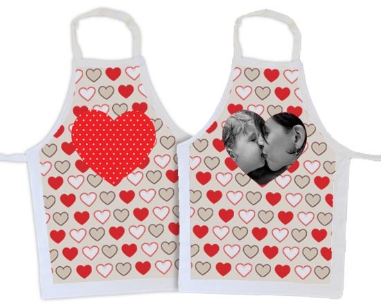 Grembiule con cuore rosso