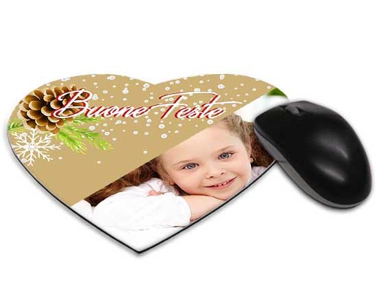 Pigne natalizie con neve per il mousepad