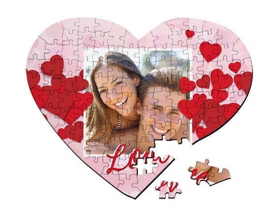 Cuori rossi su puzzle cuore A3