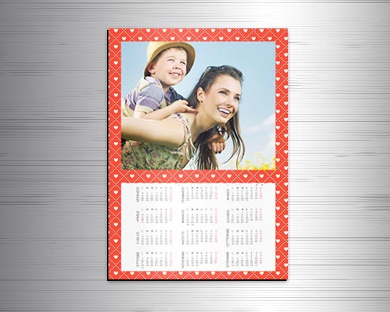 Calendario magnetico con cuori bianchi
