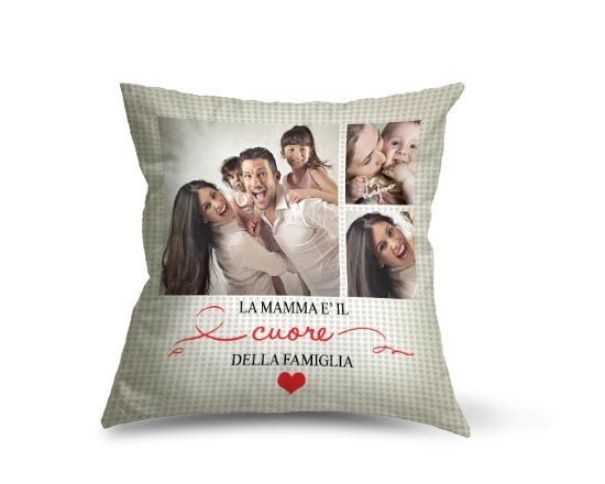 Il romantico cuscino con collage di foto