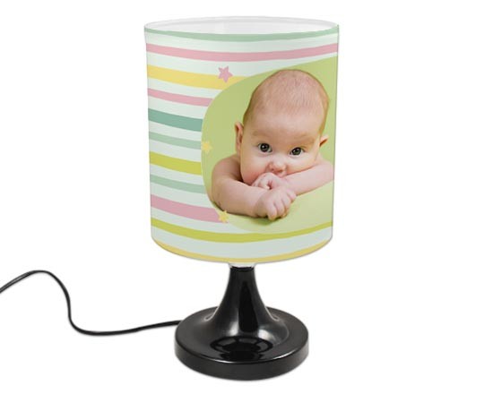 Lampada con fasce e stelle colorate