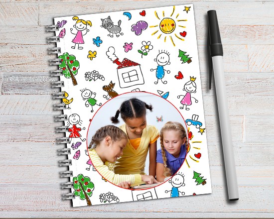 Agenda settimanale con disegni colorati