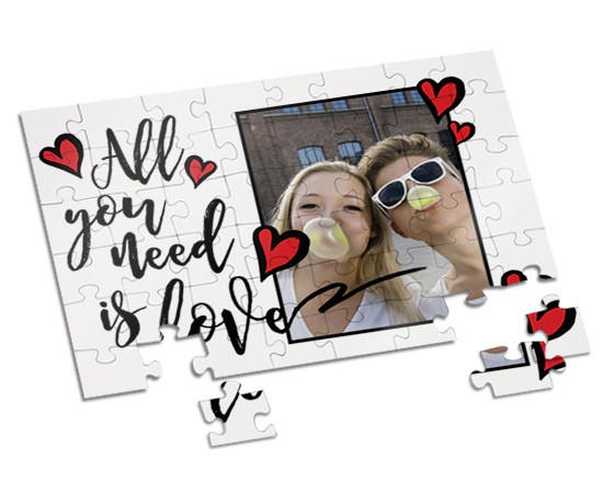 Cuori e scritta su puzzle A4