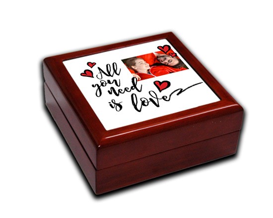 Portagioie in legno Need love