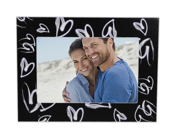 cornice nera cuori bianchi