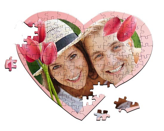 Puzzle a forma di cuore con grafiche a tema